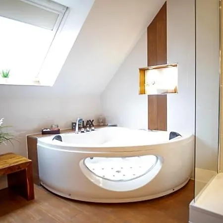 Vier Jahreszeiten Mit Whirlpool Badewanne L Vazzano