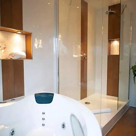 Vier Jahreszeiten Mit Whirlpool Badewanne L Vazzano Nienburg